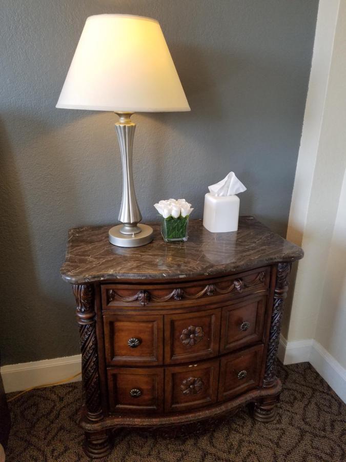 Deluxe Double Suite 1 King 1 Queen with City View